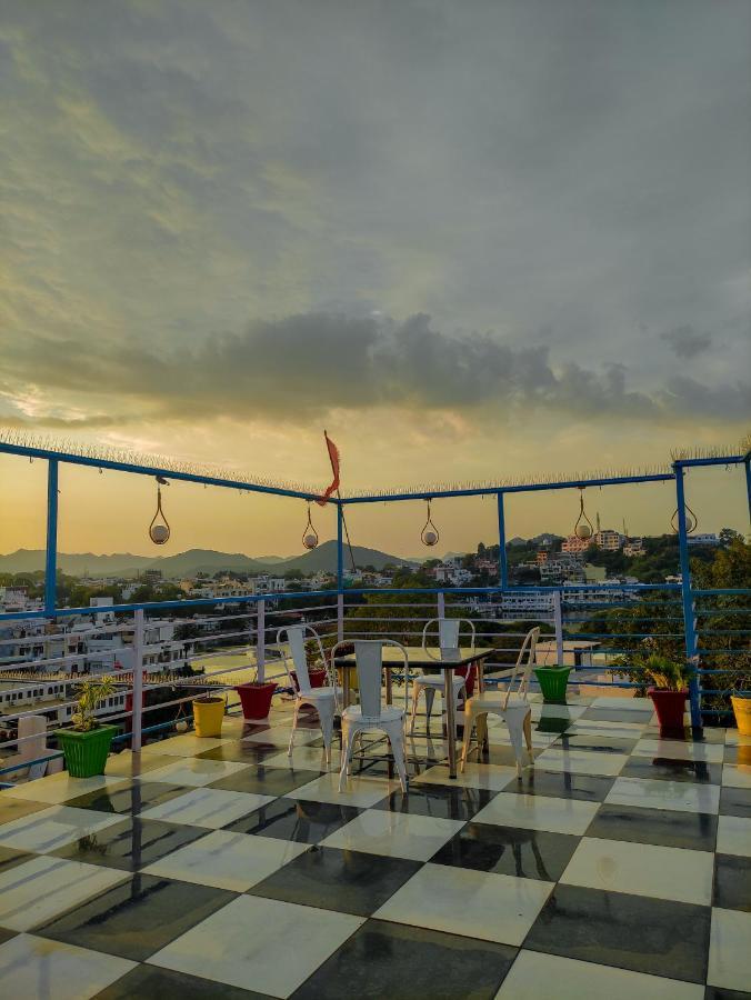 Hotel Lake Bridge อุเดเปอร์ ภายนอก รูปภาพ
