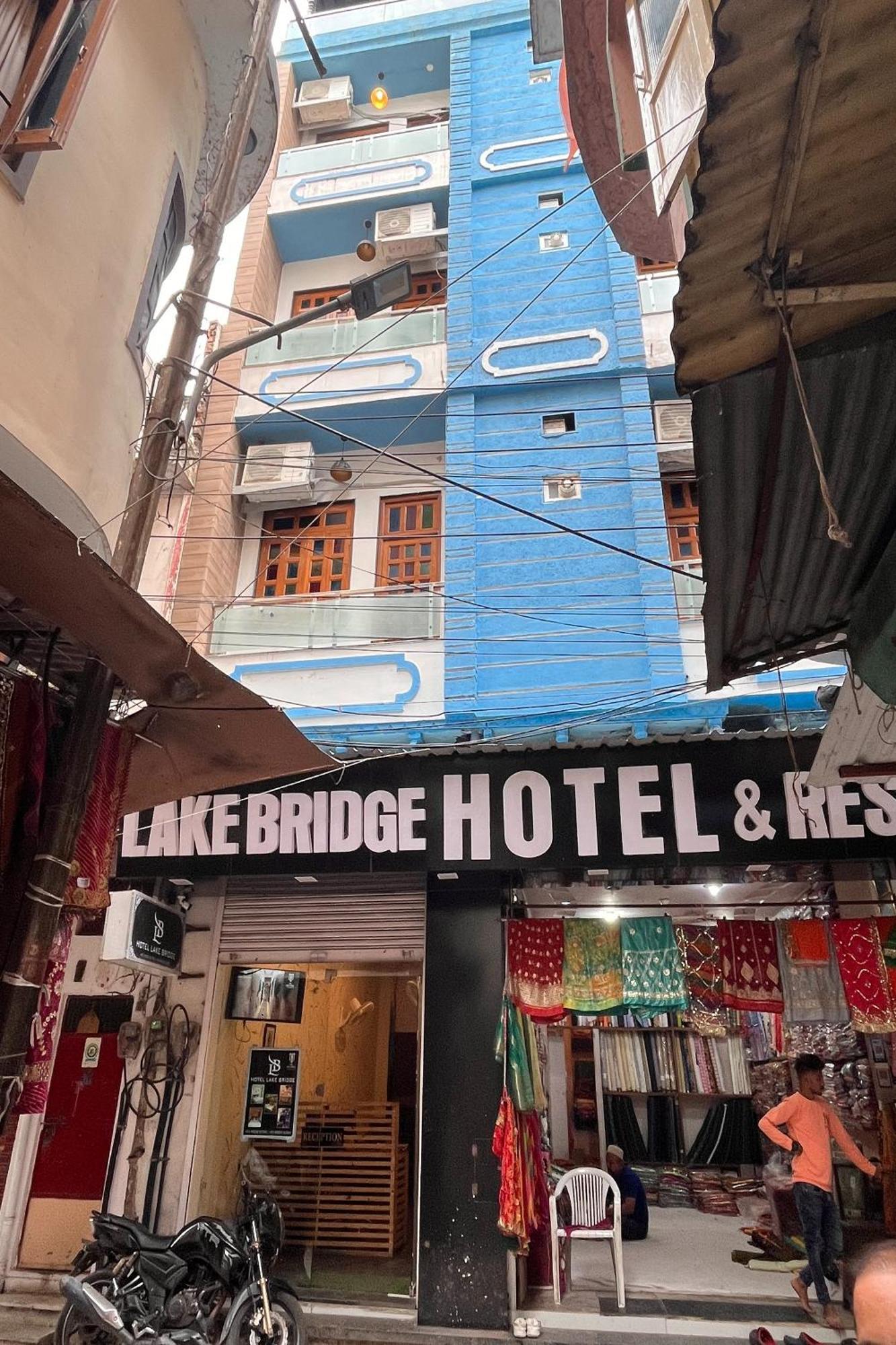 Hotel Lake Bridge อุเดเปอร์ ภายนอก รูปภาพ