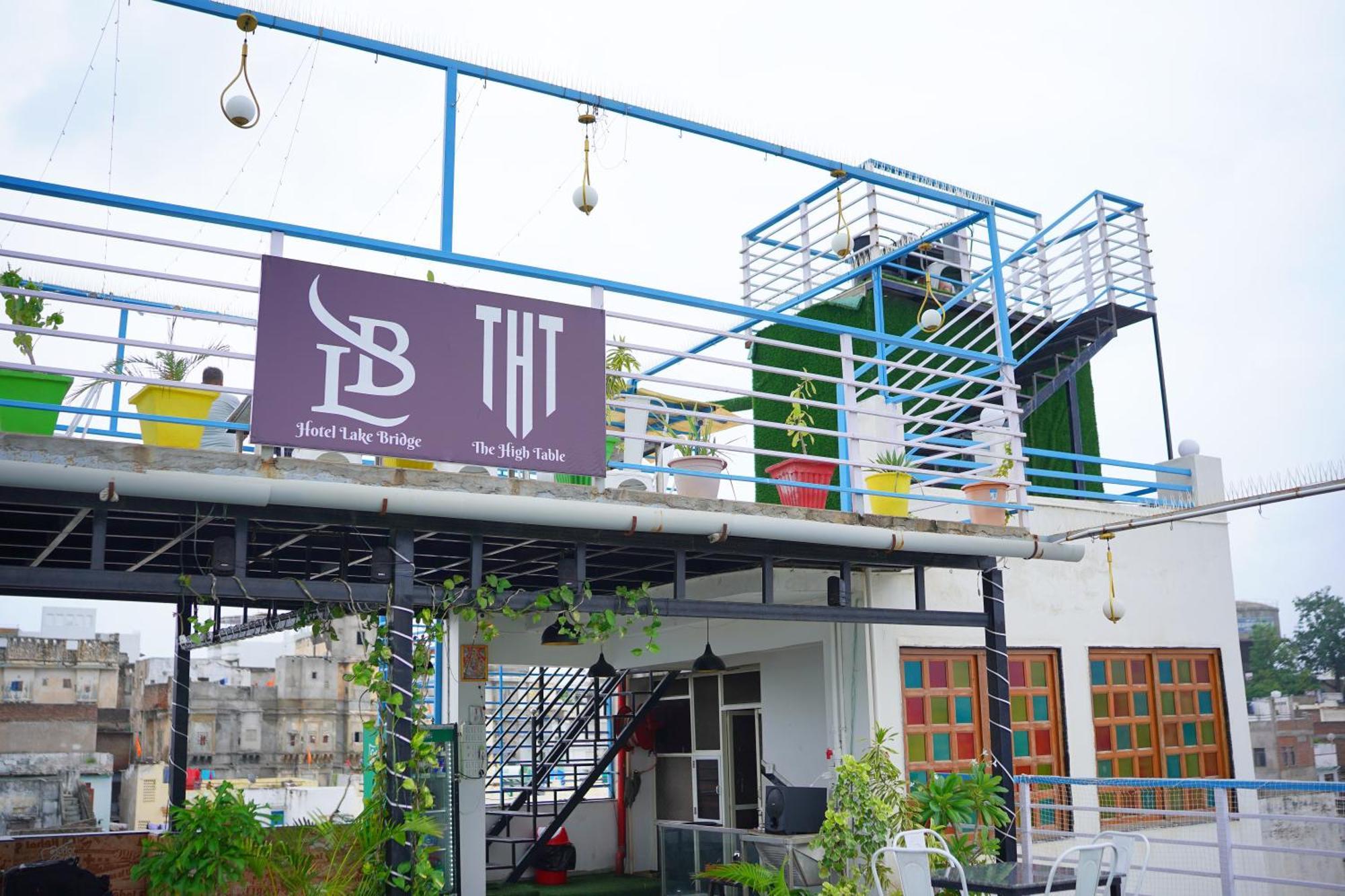 Hotel Lake Bridge อุเดเปอร์ ภายนอก รูปภาพ